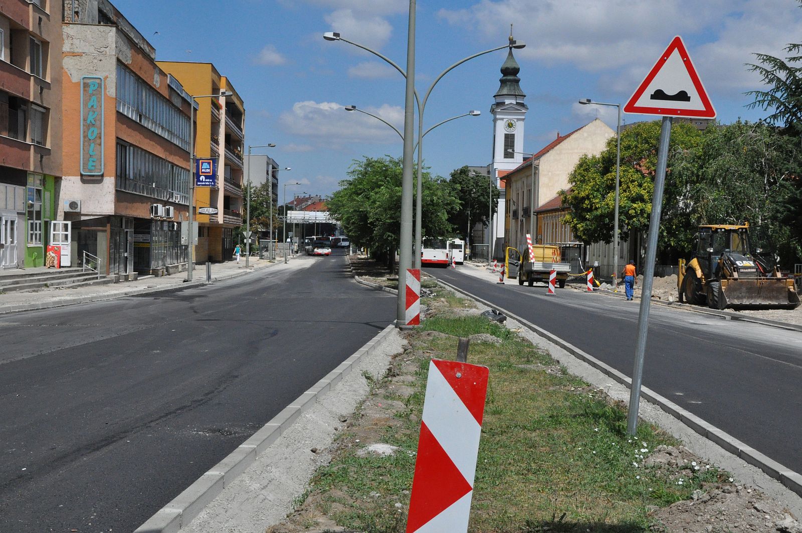 Augusztus 20-ra végeznek a Széchenyi utca felújításával